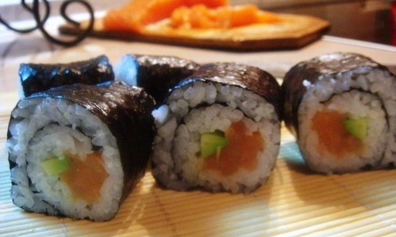 Рецепт роллов с семгой и авокадо