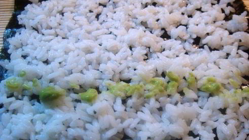 роллы с семгой и авокадо