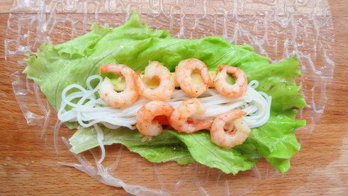 спринг-роллы с креветками