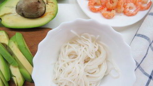 спринг-роллы с креветками