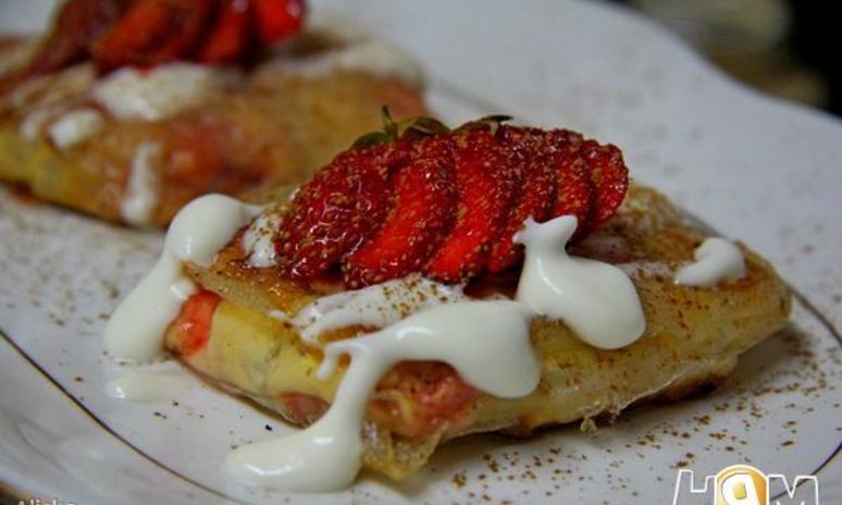 Рецепт спринга-роллов с творогом, клубникой и бананом