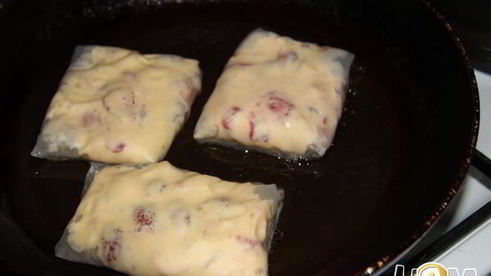 спринг-роллы с творогом, клубникой и бананом