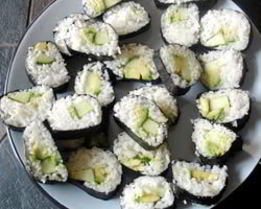 Суши роллы с огурцом и авокадо