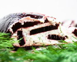 Свекольный ролл с творогом