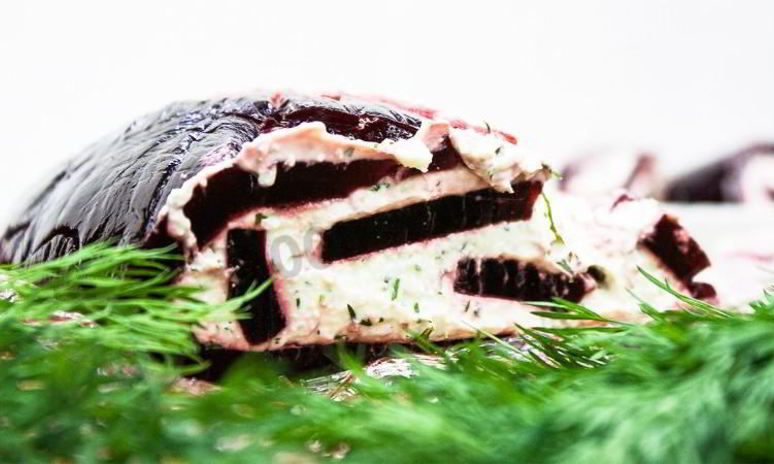 Рецепт свекольного ролла с творогом