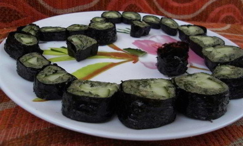 Рецепт сыроедческих роллов с огурцом и рукколой