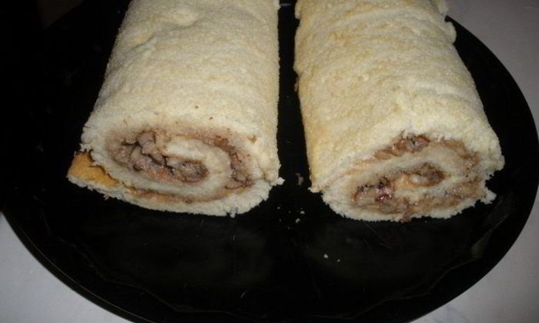 Рецепт бисквитного рулета с орехами