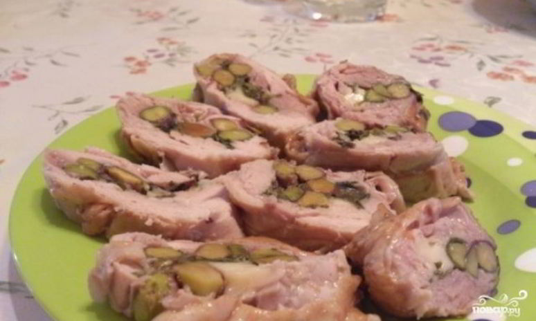 Рецепт куриного рулета с фисташками