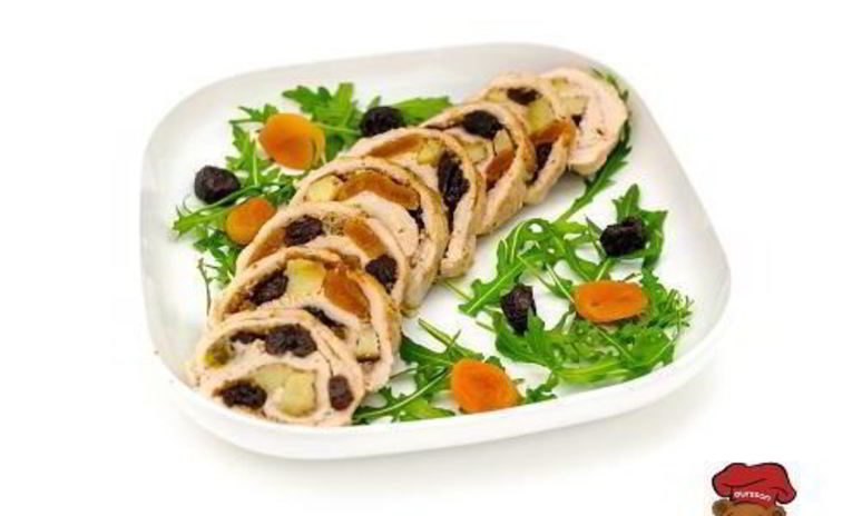 Рецепт куриного рулета с сухофруктами