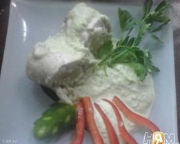 Куриные рулетики с бананами и яблочным соусом