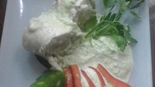 Куриные рулетики с бананами и яблочным соусом