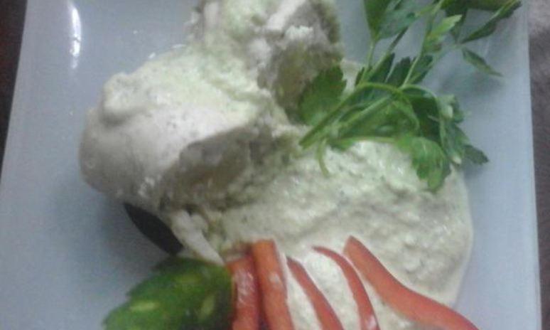 Рецепт куриных рулетиков с бананами и яблочным соусом