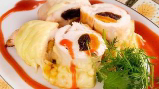 Куриные рулетики с курагой