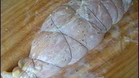 куриные рулетики с сырной начинкой запеченные с картошкой под сливочным соусом