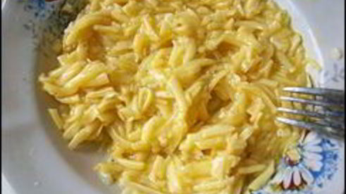 куриные рулетики с сырной начинкой запеченные с картошкой под сливочным соусом