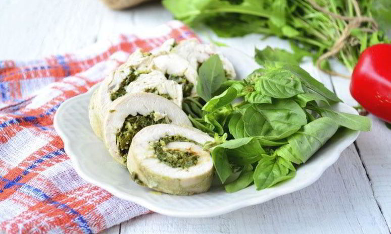 Рецепт куриных рулетиков с зеленой начинкой
