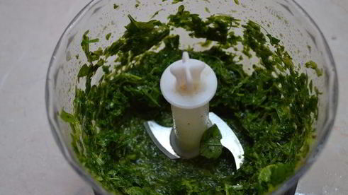 куриные рулетики с зеленой начинкой