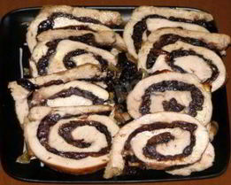 Мясной рулет с черносливом