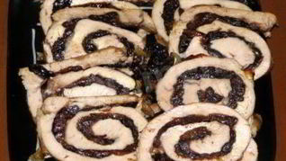 Мясной рулет с черносливом