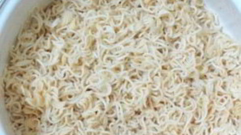 мясной рулет с вермишелью на пару