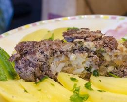 Рулет из фарша с яйцом и сыром