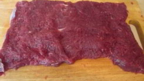 рулет из говядины с моцареллой