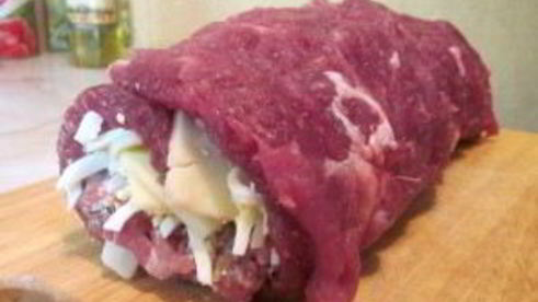 рулет из говядины с моцареллой