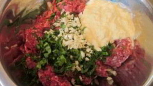 рулет из говядины с моцареллой