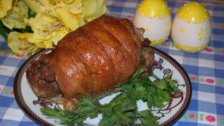 Рулет из индейки с изюмом