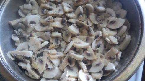 рулет из кабачков с грибами и сыром