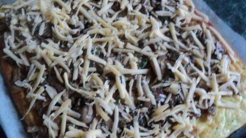 рулет из кабачков с грибами и сыром