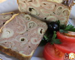 Рулет из куриной печени с макаронами