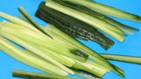 рулет из лаваша, красной рыбы и огурца