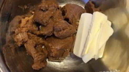 рулет из лаваша с орехами и сгущенкой