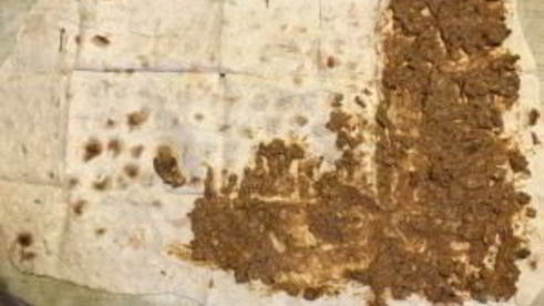 рулет из лаваша с орехами и сгущенкой