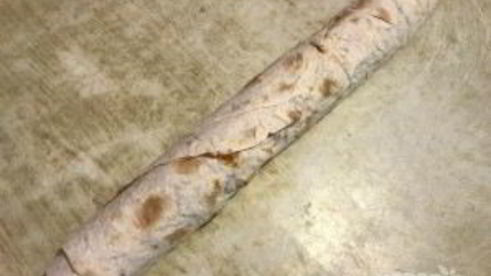 рулет из лаваша с орехами и сгущенкой