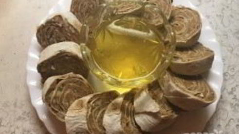 рулет из лаваша с орехами и сгущенкой