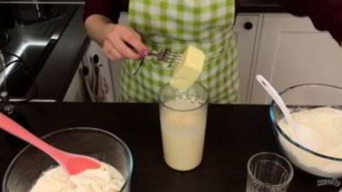 рулет с черносливом и орехами в медовой корочке