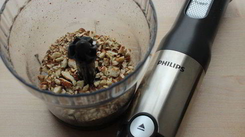 рулетики из баклажанов с орехами