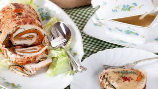 Рулетики из индейки с вином