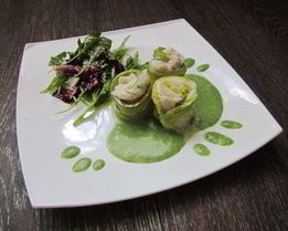 Рулетики из кабачков с рыбой и соусом