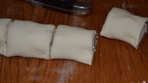 рулетики из слоеного теста