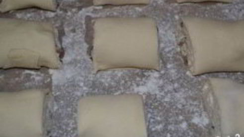 рулетики из слоеного теста