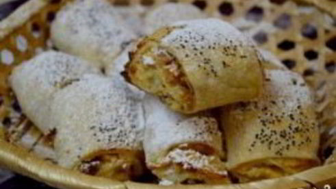 рулетики из слоеного теста