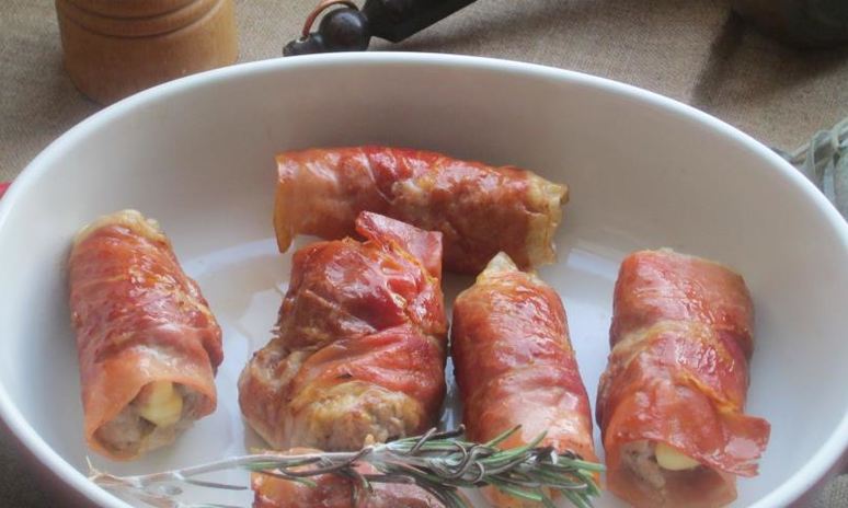 Рецепт рулетиков из свинины в ветчине с пармезаном