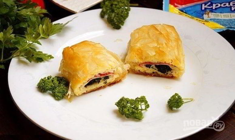 Рецепт рулетиков из теста фило с крабово-сырной начинкой