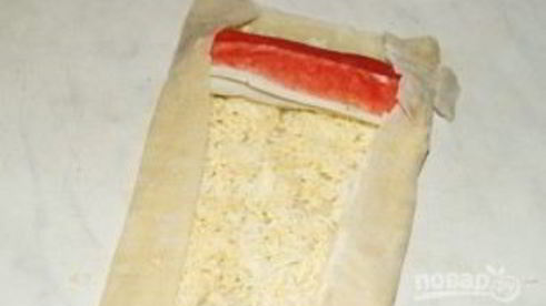 рулетики из теста фило с крабово-сырной начинкой