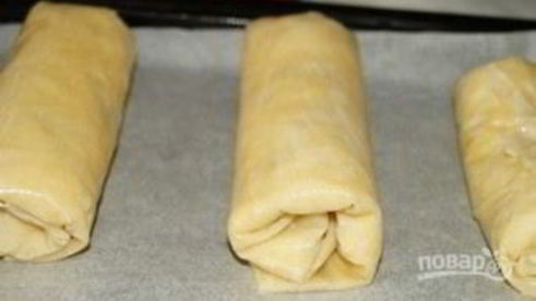 рулетики из теста фило с крабово-сырной начинкой