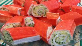 Рулеты из крабовых палочек