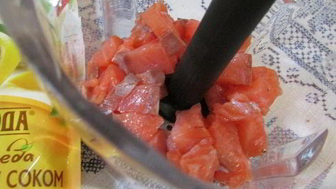 рыбный рулет с оливками